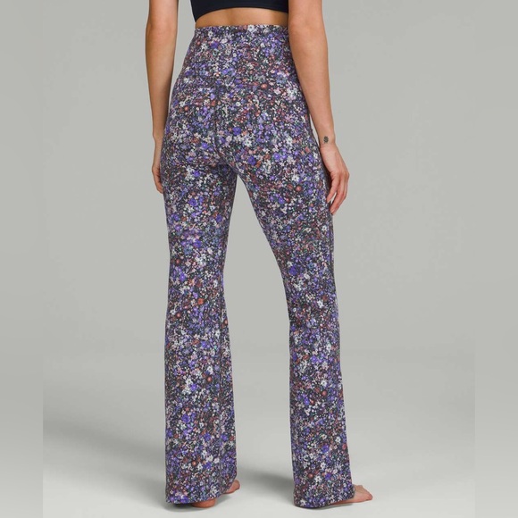 Lululemon Groove Super-High-Rise Flared Pant *Nulu
Flower Burst Multi size 2 - Picture 1 of 5